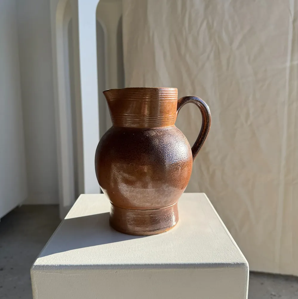 Carafes - Grande carafe boule en grès marque 5 au dessous éclat à la base - OFFICE OBJETS