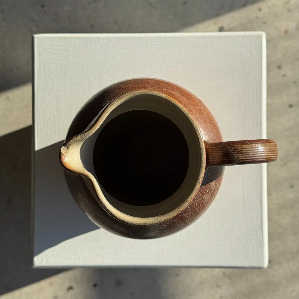 Carafes - Grande carafe boule en grès marque 5 au dessous éclat à la base - OFFICE OBJETS