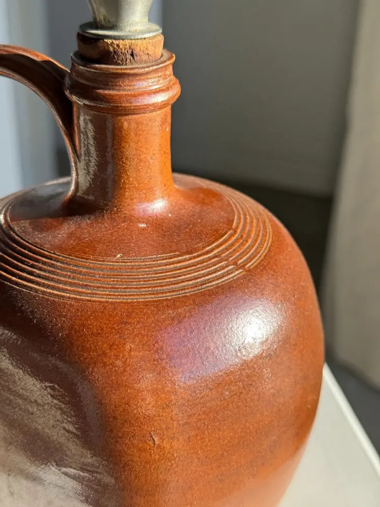 Objets de décoration - Jarre ancienne en grès à bec verseur en étain - OFFICE OBJETS