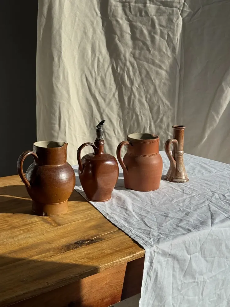 Objets de décoration - Jarre ancienne en grès à bec verseur en étain - OFFICE OBJETS