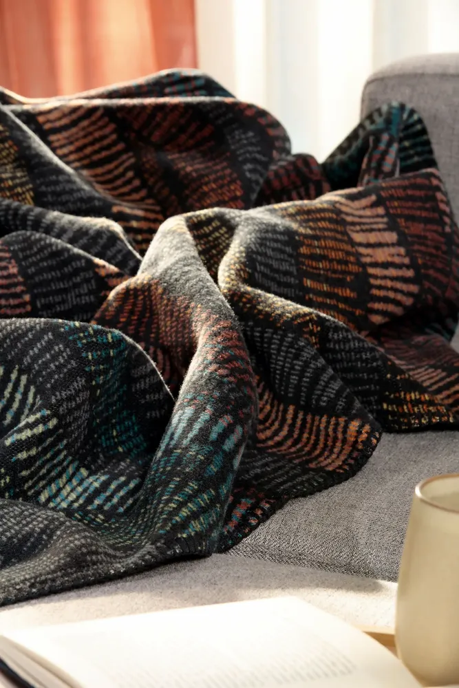 Throw blankets - Blanket Vivid Waves - BIEDERLACK