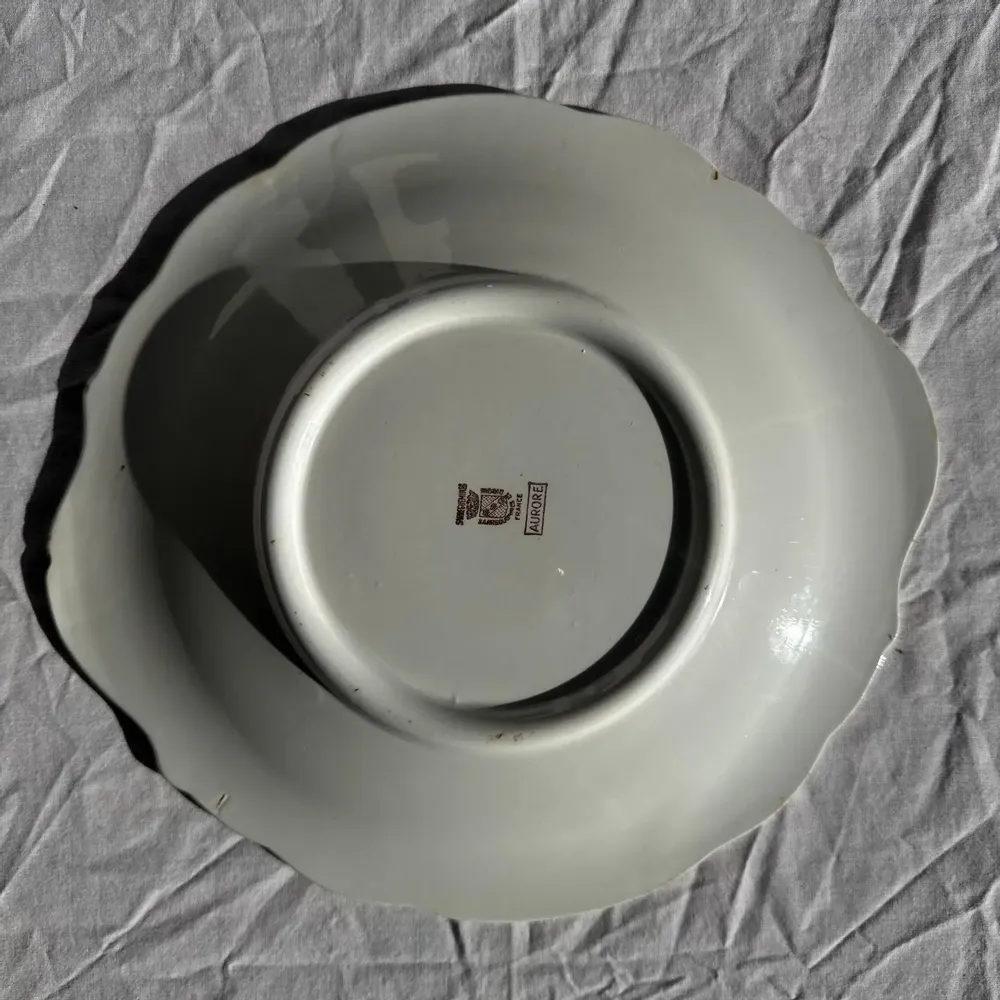 Objets de décoration - Plat circulaire à motif de fleurs roses Made in France Sarreguemines - OFFICE OBJETS