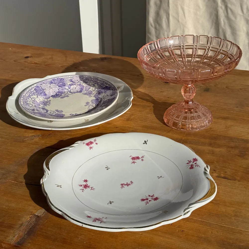 Objets de décoration - Plat circulaire à motif de fleurs roses Made in France Sarreguemines - OFFICE OBJETS