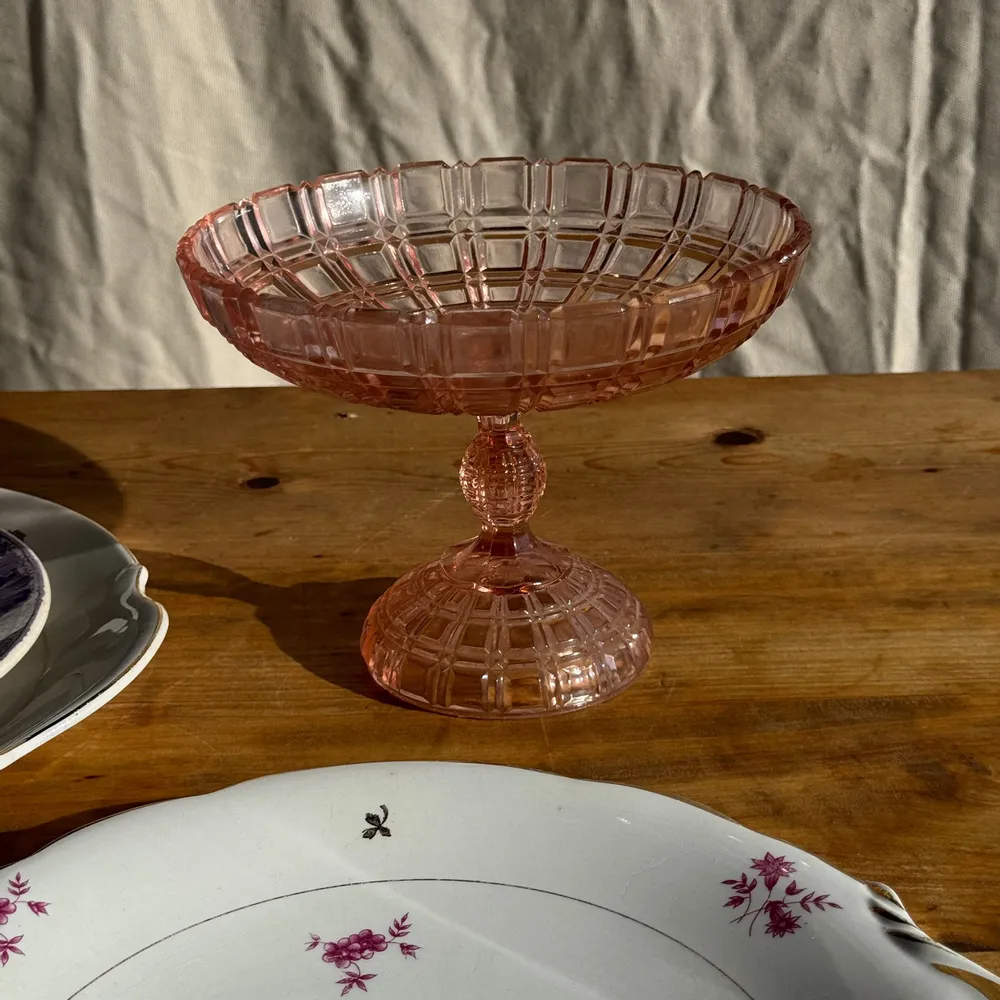 Platter and bowls - Pink glass bowl with pedestal H20 D 15.5 - OFFICE OBJETS