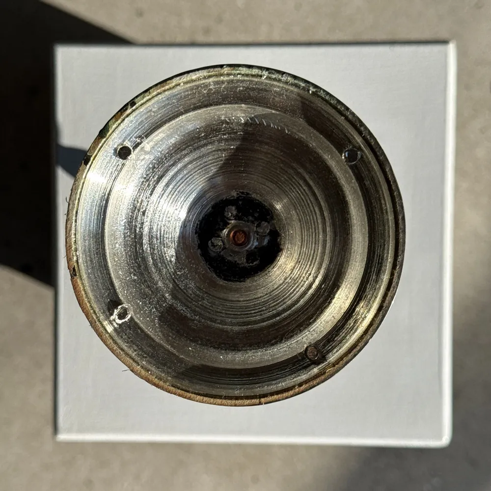 Bougeoirs et photophores  - Grand bougeoir en métal argenté ancien pâtiné H29 D10,5 - OFFICE OBJETS