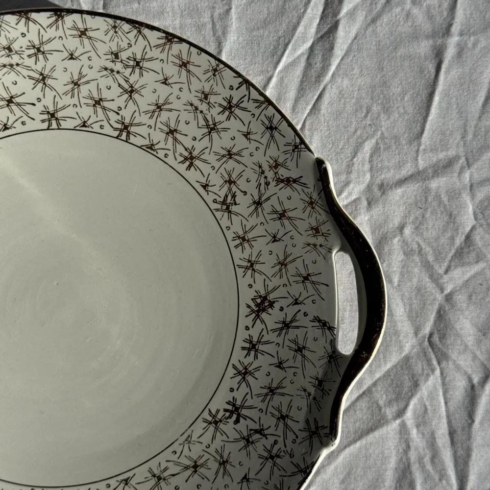 Platter and bowls - Small vintage pie dish with 2 handles gold with abstract patterns D28 - OFFICE OBJETS