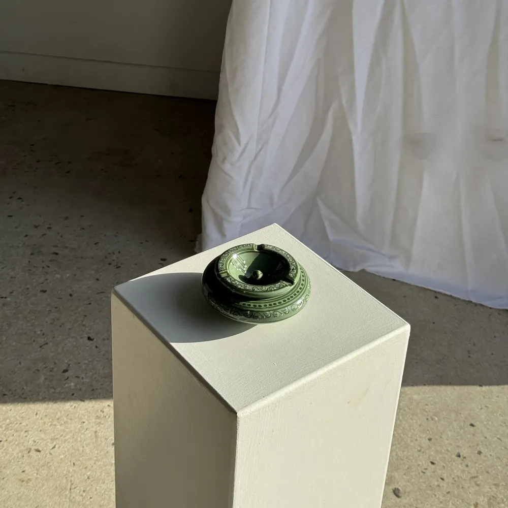 Objets de décoration - Cendrier artisanal vert à couvercle D13 - OFFICE OBJETS