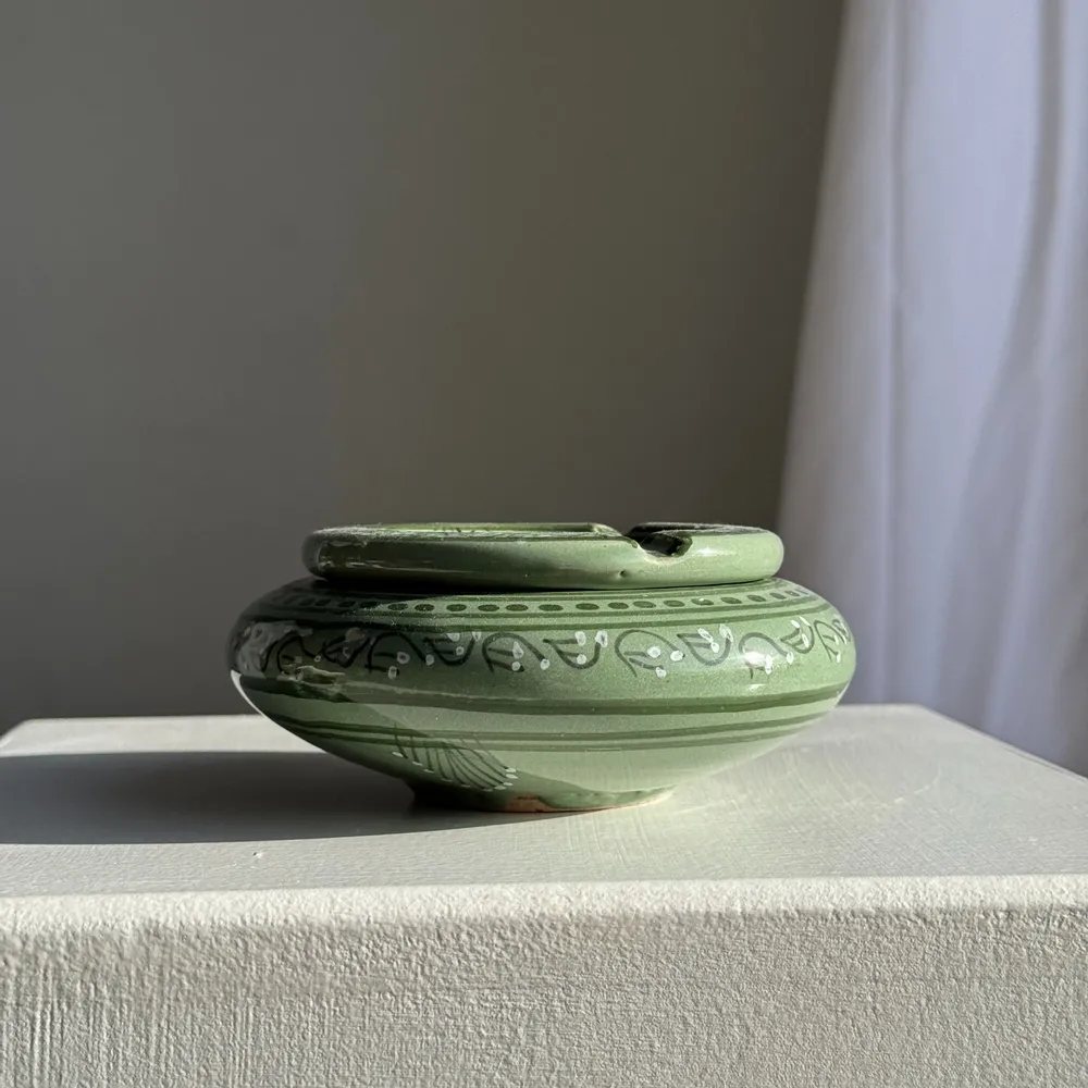 Objets de décoration - Cendrier artisanal vert à couvercle D13 - OFFICE OBJETS