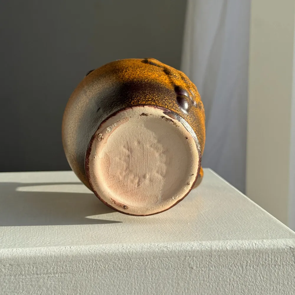 Carafes - Pichet en grès moucheté à motif de raisins H17 - OFFICE OBJETS