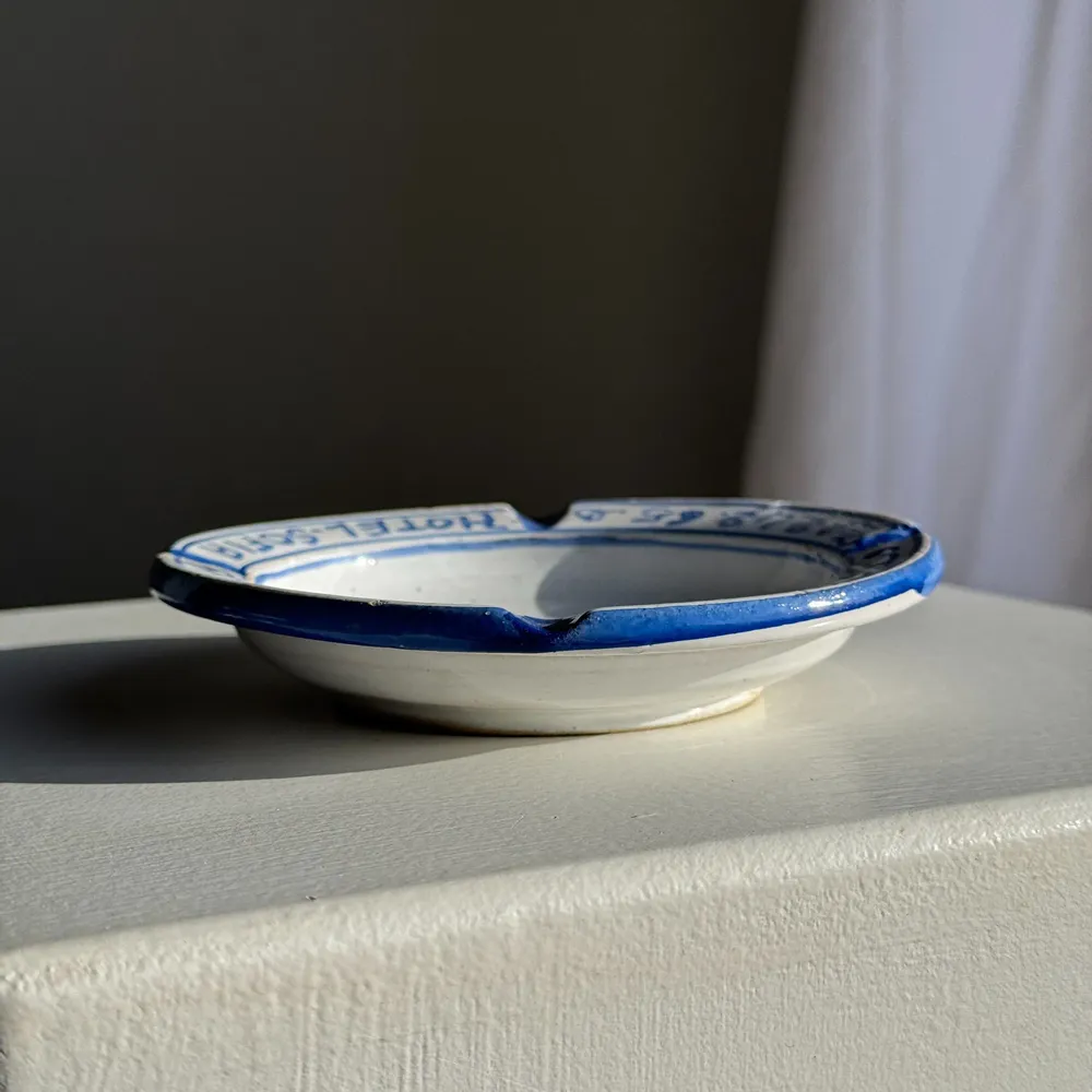 Objets de décoration - Cendrier bleu et blanc de l'Hôtel Sofia à Fès D13 - OFFICE OBJETS