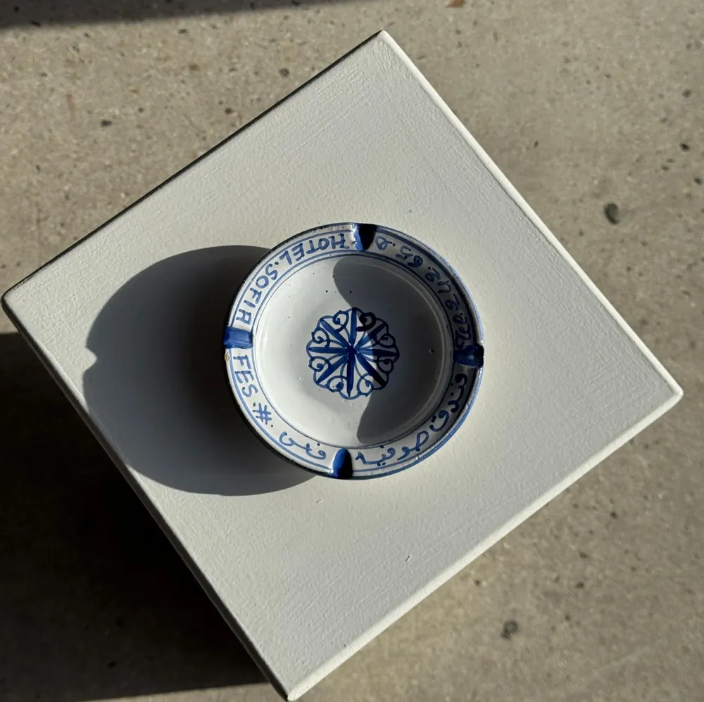 Objets de décoration - Cendrier bleu et blanc de l'Hôtel Sofia à Fès D13 - OFFICE OBJETS