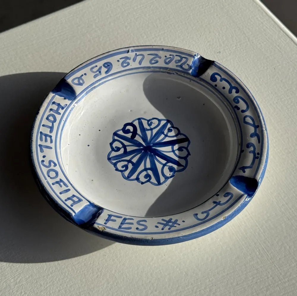 Objets de décoration - Cendrier bleu et blanc de l'Hôtel Sofia à Fès D13 - OFFICE OBJETS