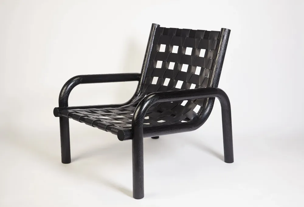 Fauteuils - Fauteuil Ginga en cuir et chêne massif noir effet sablé - DUISTT