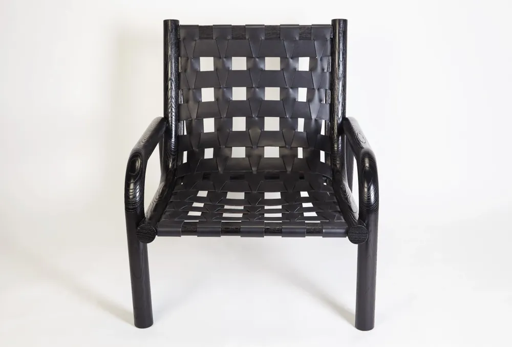 Fauteuils - Fauteuil Ginga en cuir et chêne massif noir effet sablé - DUISTT