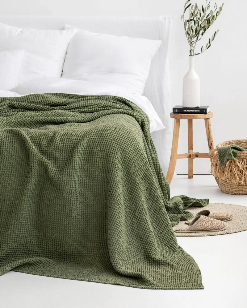 Bed linens - Linen waffle blanket in Forest green - MAGICLINEN