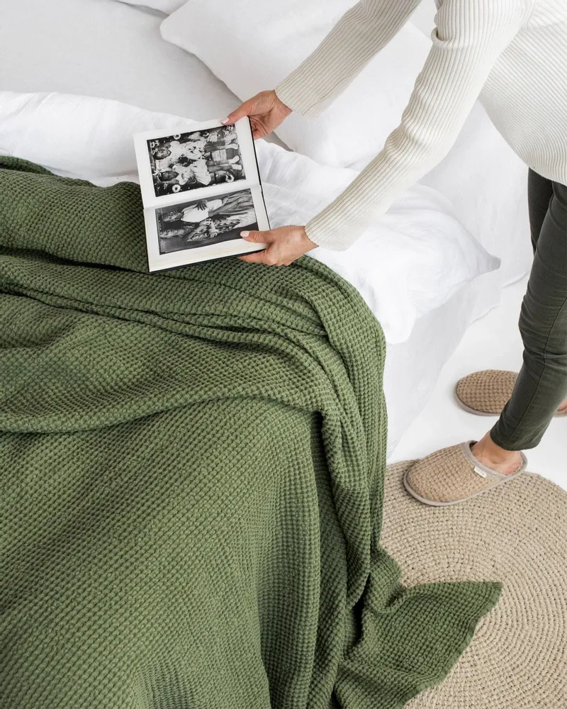 Bed linens - Linen waffle blanket in Forest green - MAGICLINEN