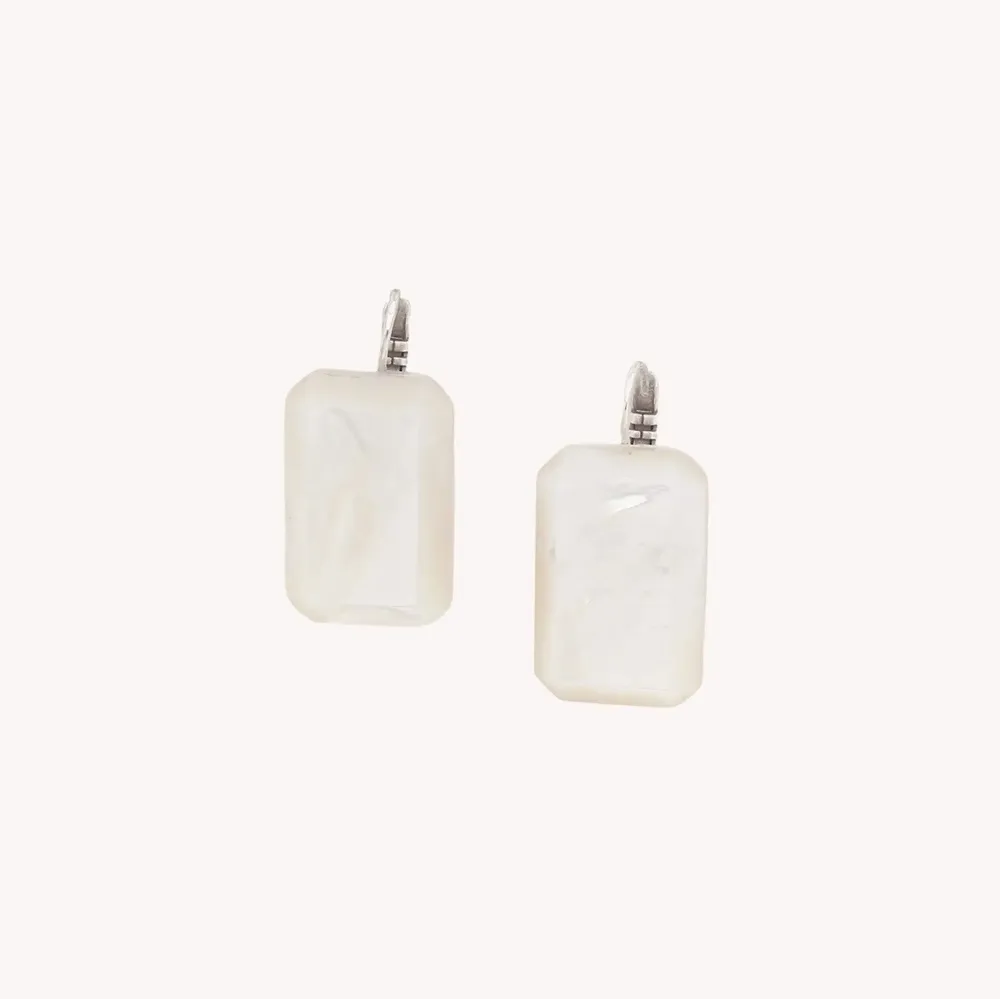 Bijoux - Boucles d'oreilles dormeuses nacre facettée - Milos - NATURE BIJOUX