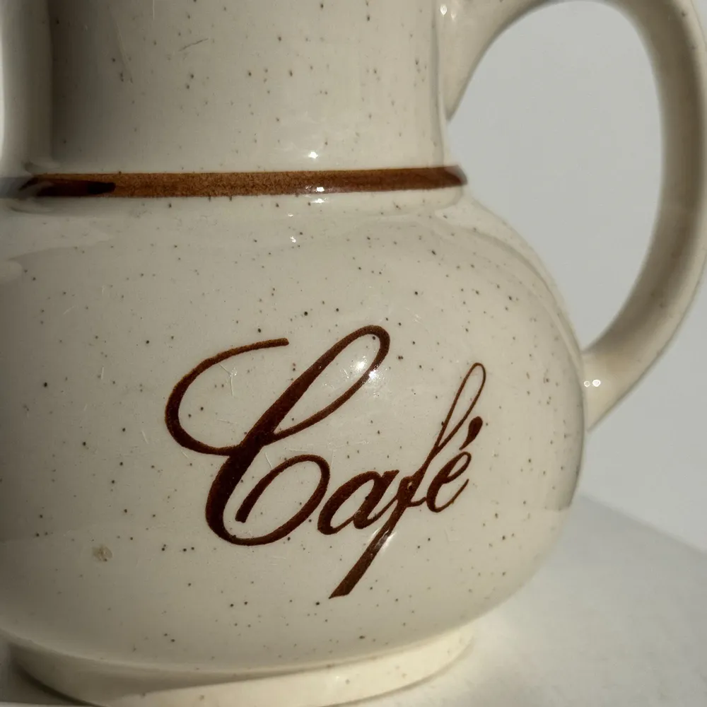 Tea and coffee accessories - Cream earthenware coffee pot with Café H19\ t lettering - OFFICE OBJETS
