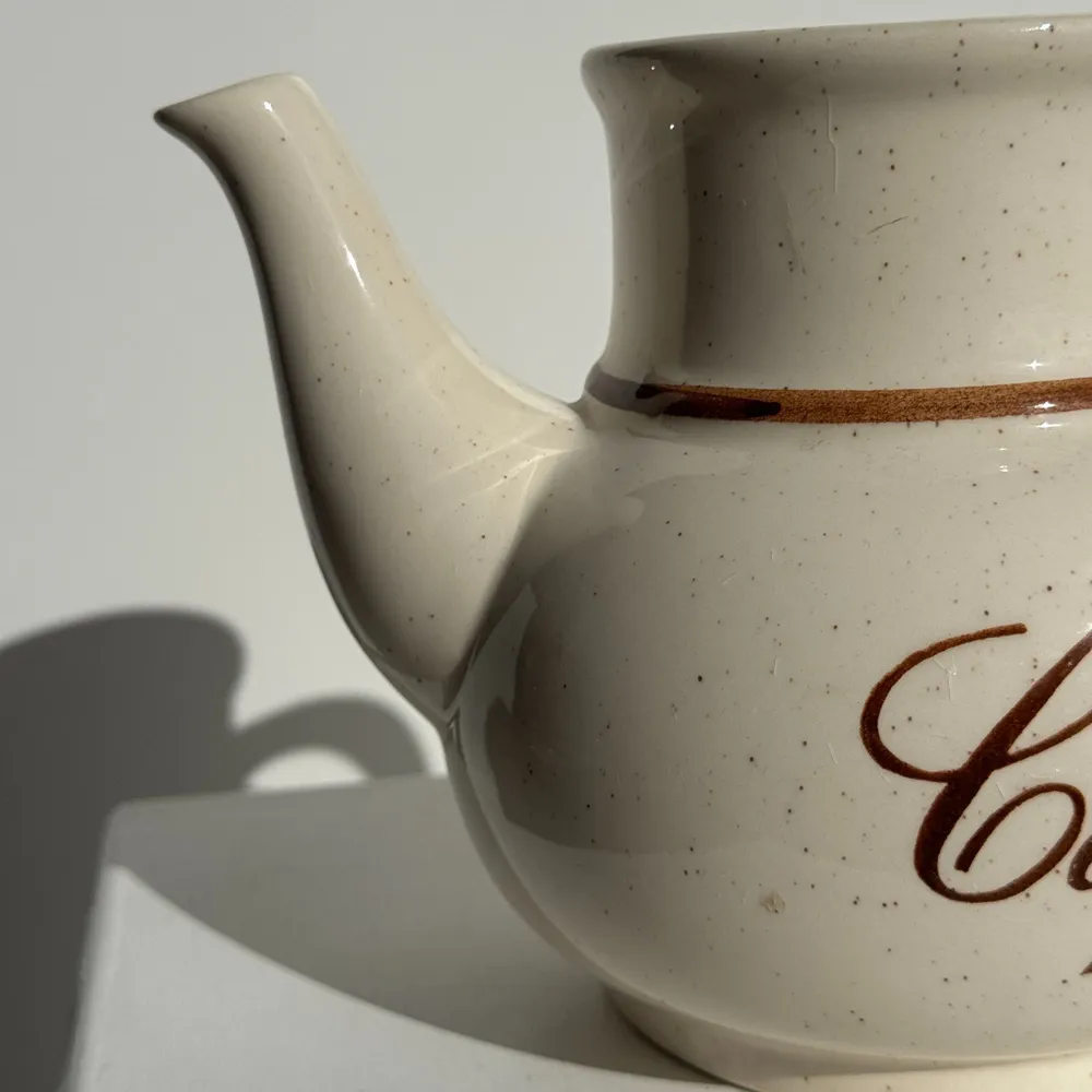 Tea and coffee accessories - Cream earthenware coffee pot with Café H19\ t lettering - OFFICE OBJETS