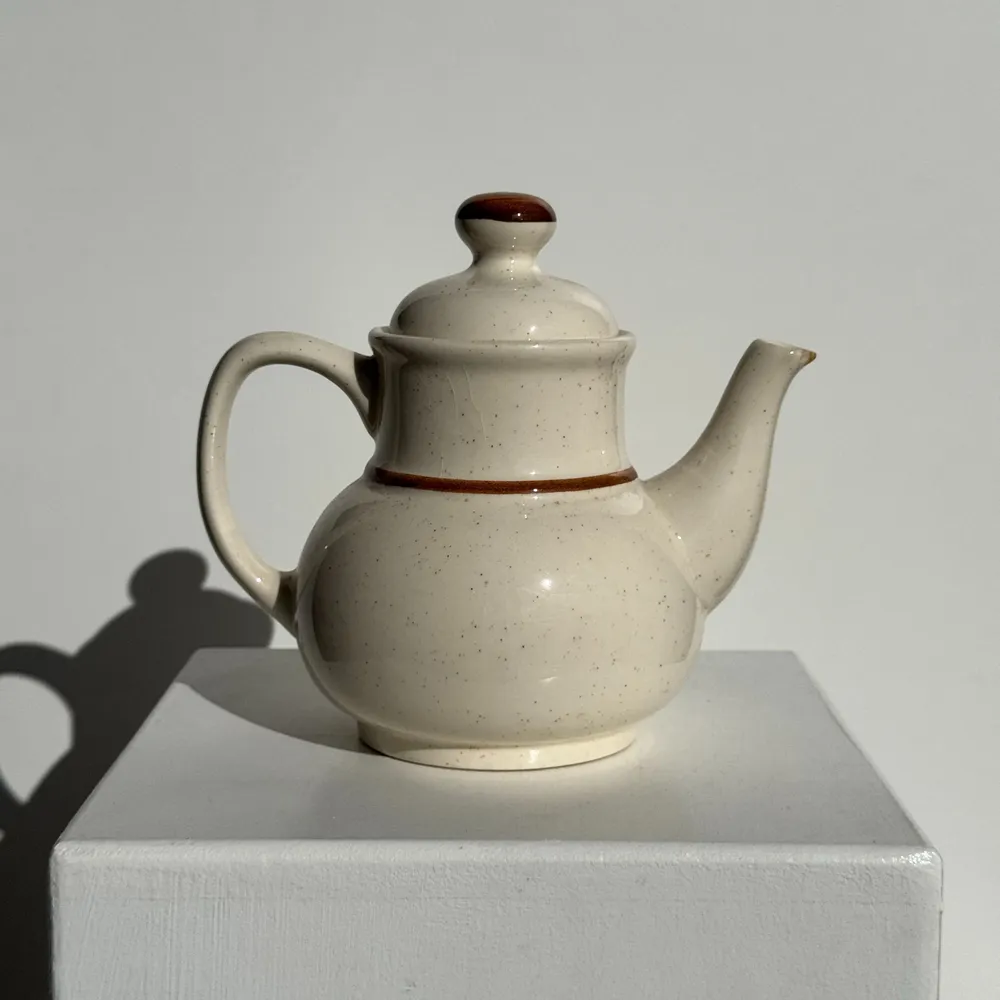 Tea and coffee accessories - Cream earthenware coffee pot with Café H19\ t lettering - OFFICE OBJETS