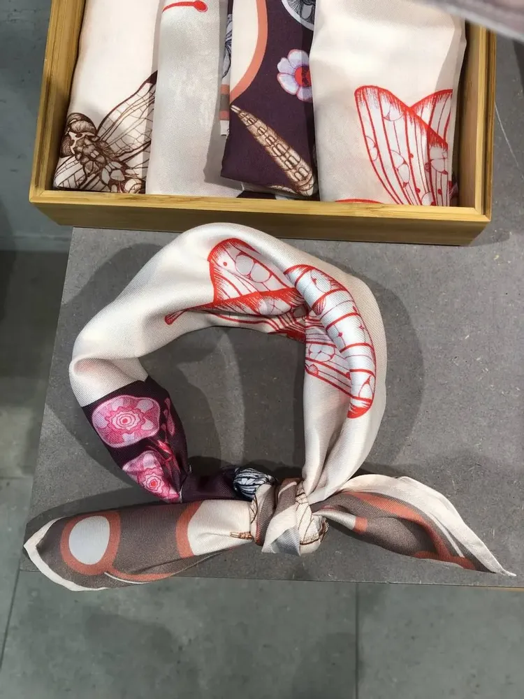 Foulards et écharpes - foulard en satin , Création et impression françaises - KOUNTHEA RETH