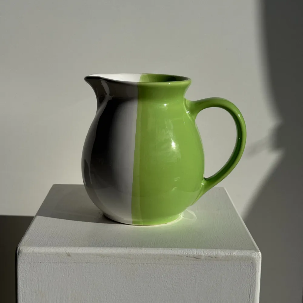 Carafes - 90s white and green ceramic carafe H17 D11 - OFFICE OBJETS