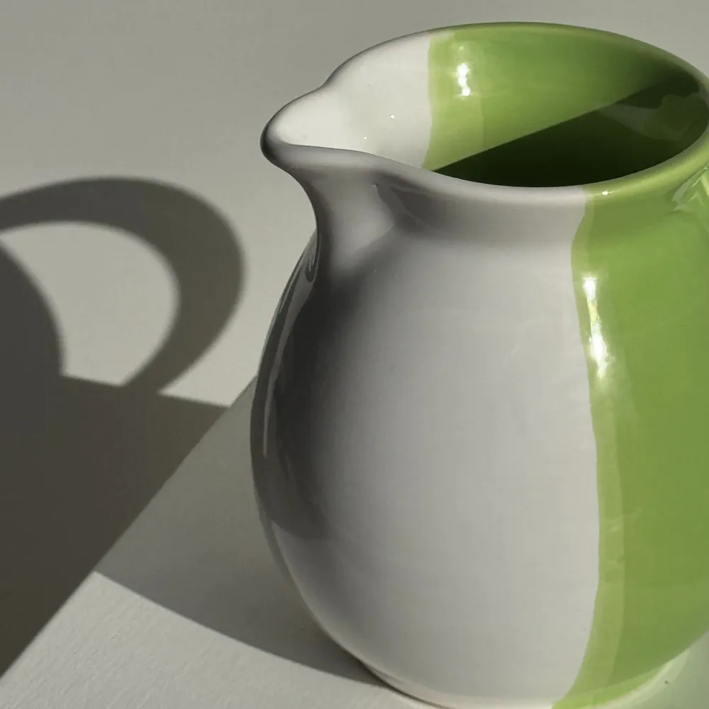Carafes - 90s white and green ceramic carafe H17 D11 - OFFICE OBJETS