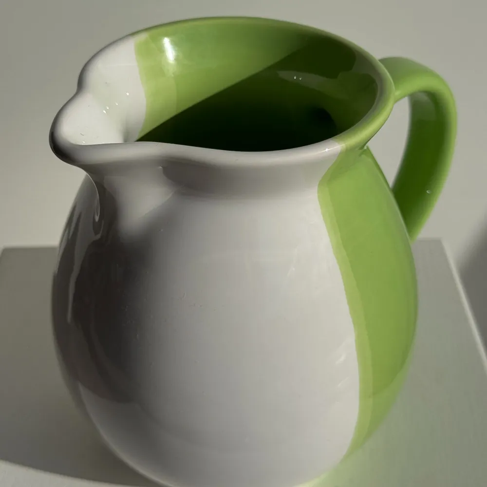 Carafes - 90s white and green ceramic carafe H17 D11 - OFFICE OBJETS