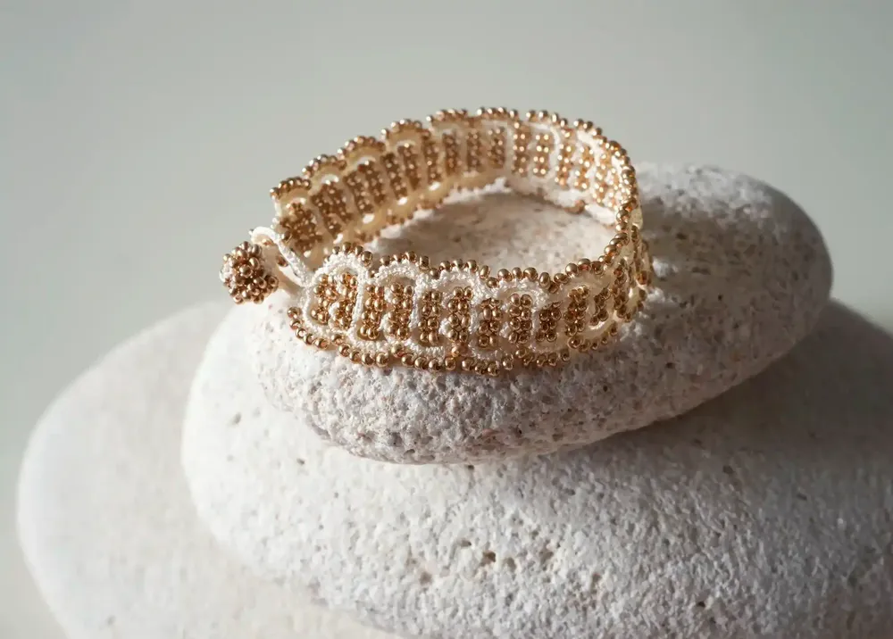 Jewelry - WIRE AND PEARL BRACELET, HAND-CROCHETED, BARK MODEL - KARAWAN AUTHENTIC