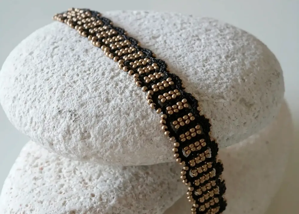 Jewelry - WIRE AND PEARL BRACELET, HAND-CROCHETED, BARK MODEL - KARAWAN AUTHENTIC
