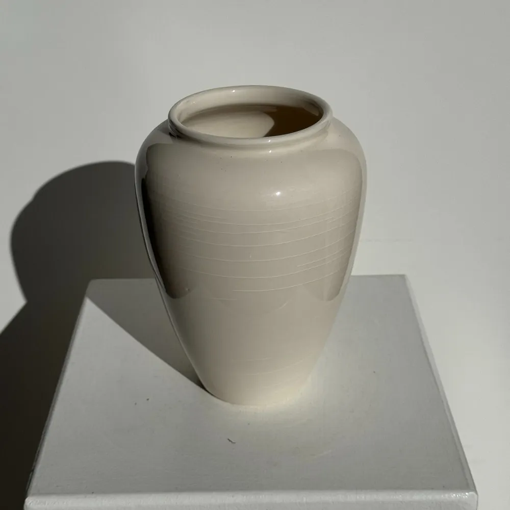 Vases - Vase moderne oblong blanc H18,5 - OFFICE OBJETS