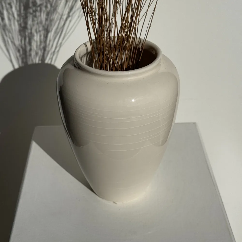 Vases - Vase moderne oblong blanc H18,5 - OFFICE OBJETS