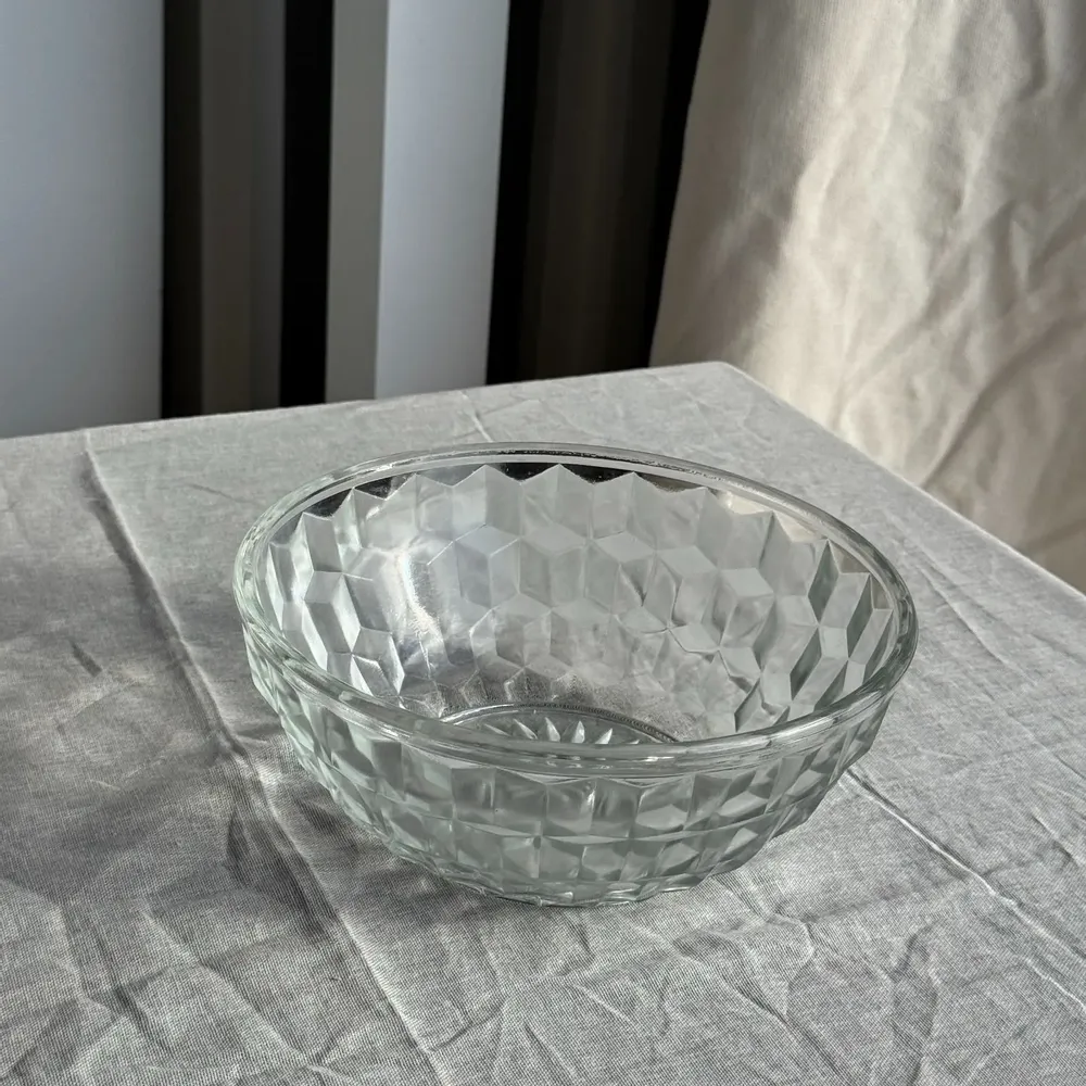 Plats et saladiers - Petit saladier en verre vintage à motif de cubes - OFFICE OBJETS