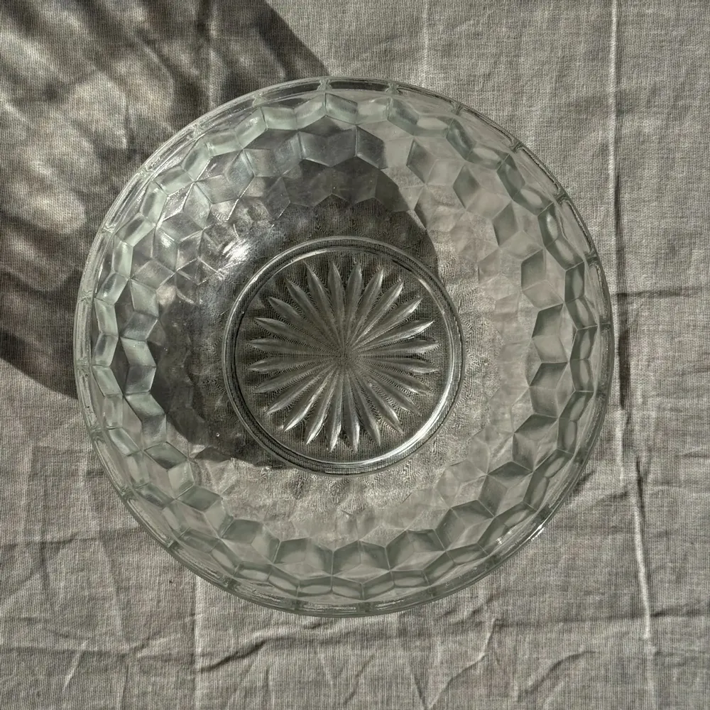 Plats et saladiers - Petit saladier en verre vintage à motif de cubes - OFFICE OBJETS