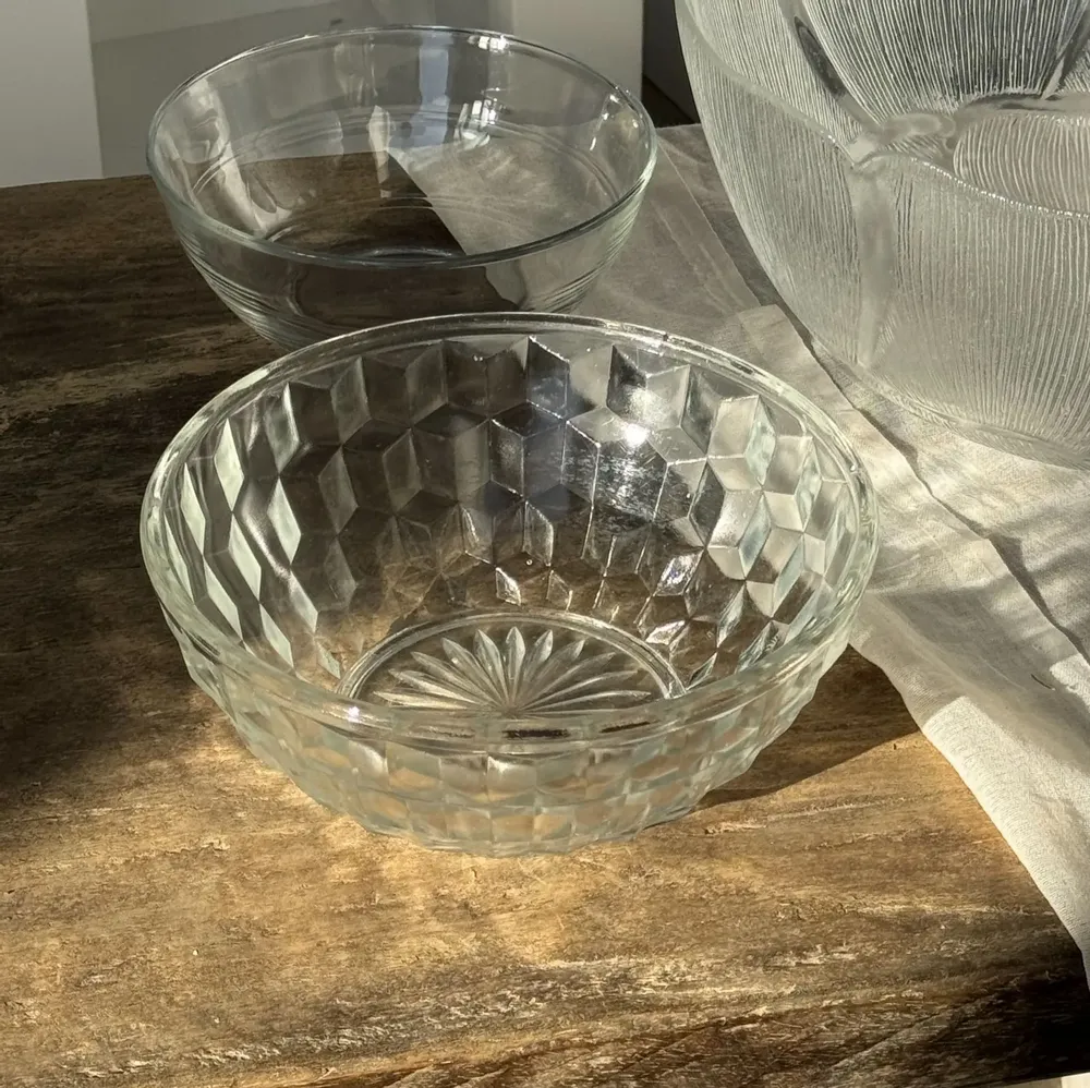 Plats et saladiers - Petit saladier en verre vintage à motif de cubes - OFFICE OBJETS