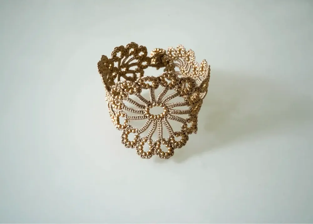 Bijoux - BRACELET RAFFINÉ EN DENTELLE ET PERLES, MODÈLE HAWA - KARAWAN AUTHENTIC