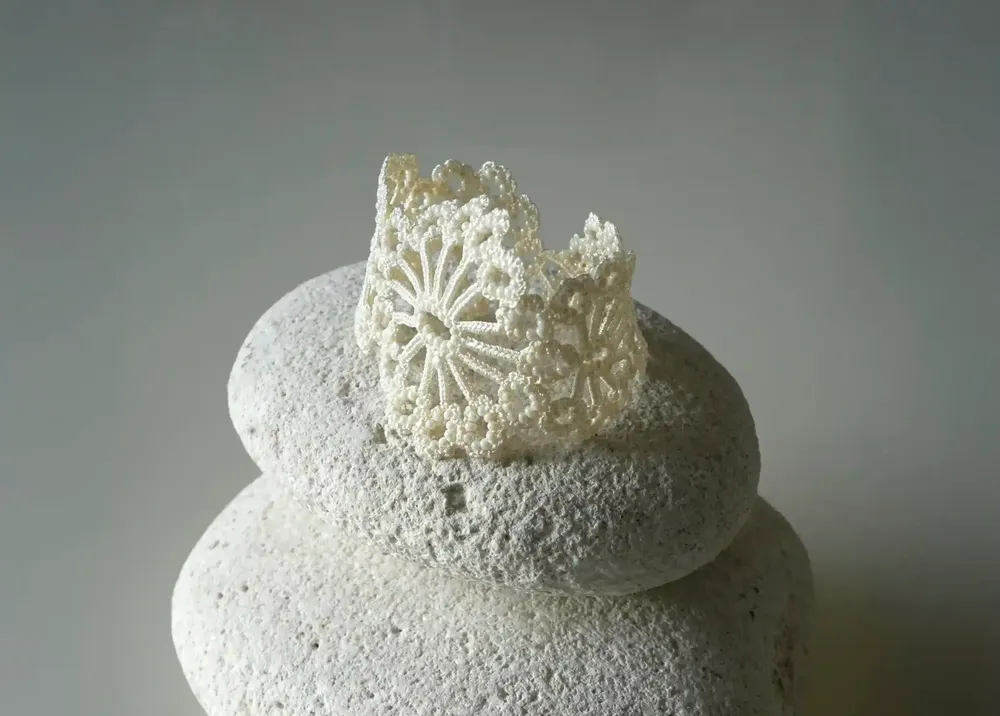 Bijoux - BRACELET RAFFINÉ EN DENTELLE ET PERLES, MODÈLE HAWA - KARAWAN AUTHENTIC