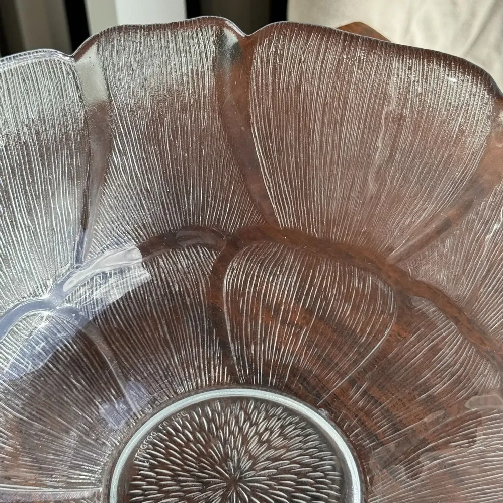 Platter and bowls - Very large vintage salad bowl with stylized flower petals pattern H14. - OFFICE OBJETS