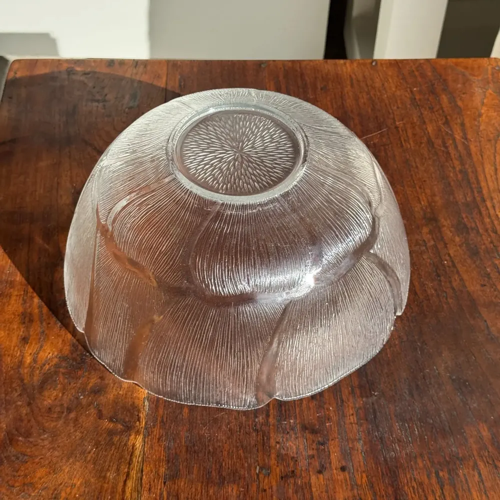 Platter and bowls - Very large vintage salad bowl with stylized flower petals pattern H14. - OFFICE OBJETS