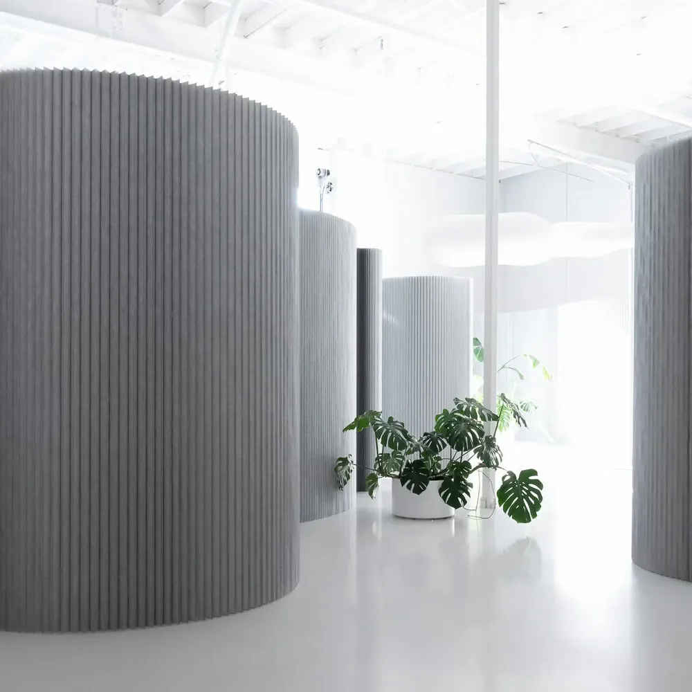 Acoustic solutions - aluminum textile softwall | flexible freestanding partition - MOLO