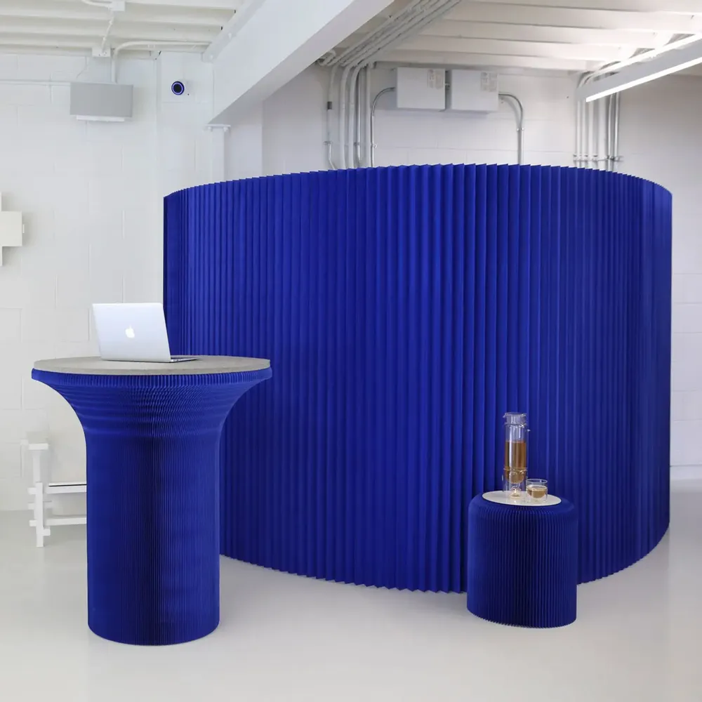 Dining Tables - cantilever table | table with folding base - MOLO