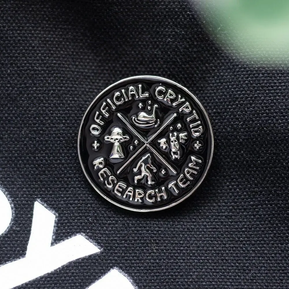 Bijoux - Insigne en émail de l'équipe de recherche sur les cryptides - SOMETHING DIFFERENT WHOLESALE