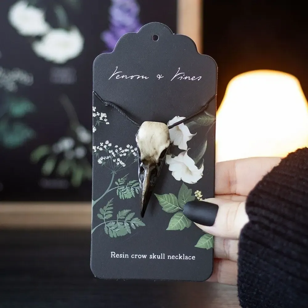 Bijoux - Collier en résine en forme de crâne de corbeau - SOMETHING DIFFERENT WHOLESALE