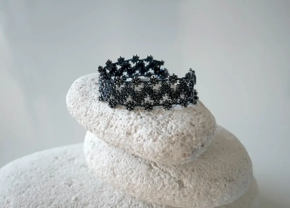 Jewelry - TEXTILE BRACELET MADE OF THREAD AND BEADS, WITH GRAPHIC PATTERNS, MODE - KARAWAN AUTHENTIC