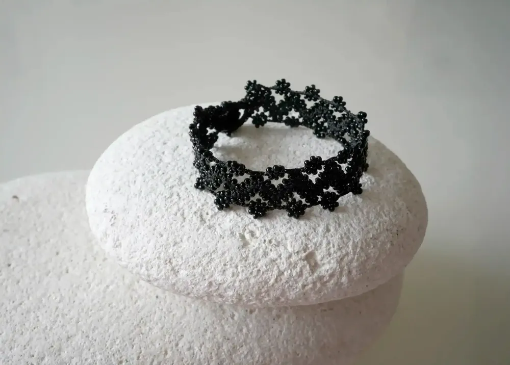 Jewelry - TEXTILE BRACELET MADE OF THREAD AND BEADS, WITH GRAPHIC PATTERNS, MODE - KARAWAN AUTHENTIC
