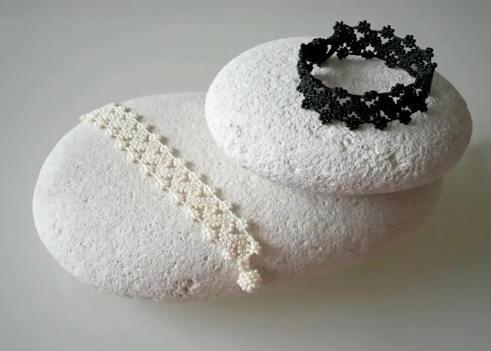 Jewelry - TEXTILE BRACELET MADE OF THREAD AND BEADS, WITH GRAPHIC PATTERNS, MODE - KARAWAN AUTHENTIC