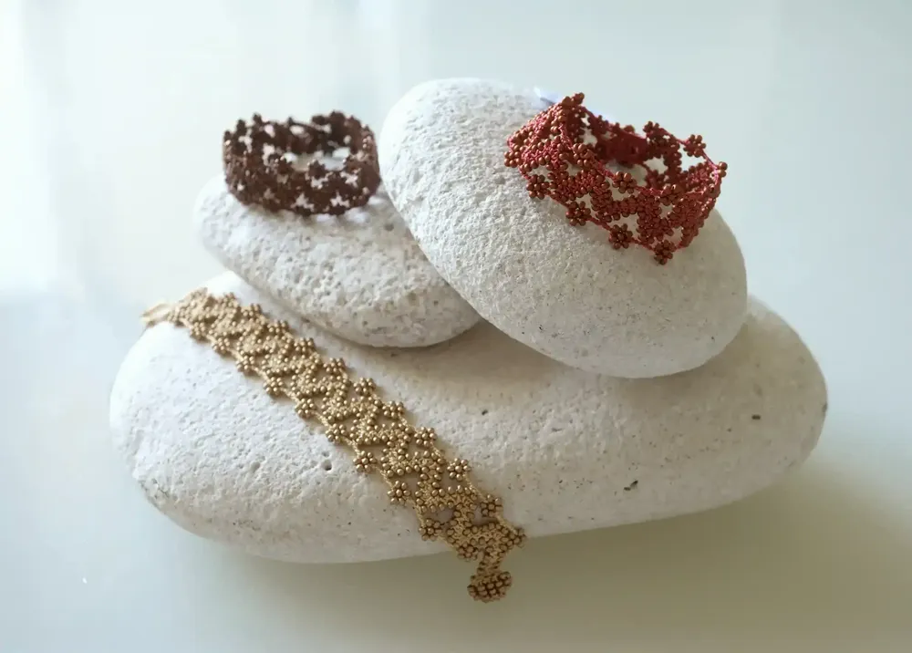 Jewelry - TEXTILE BRACELET MADE OF THREAD AND BEADS, WITH GRAPHIC PATTERNS, MODE - KARAWAN AUTHENTIC