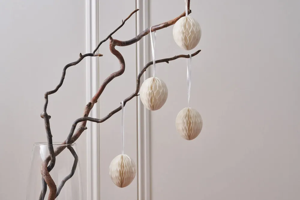 Objets de décoration - 4 œufs de Pâques en papier blanc à suspendre - WE LOVE SEASONS