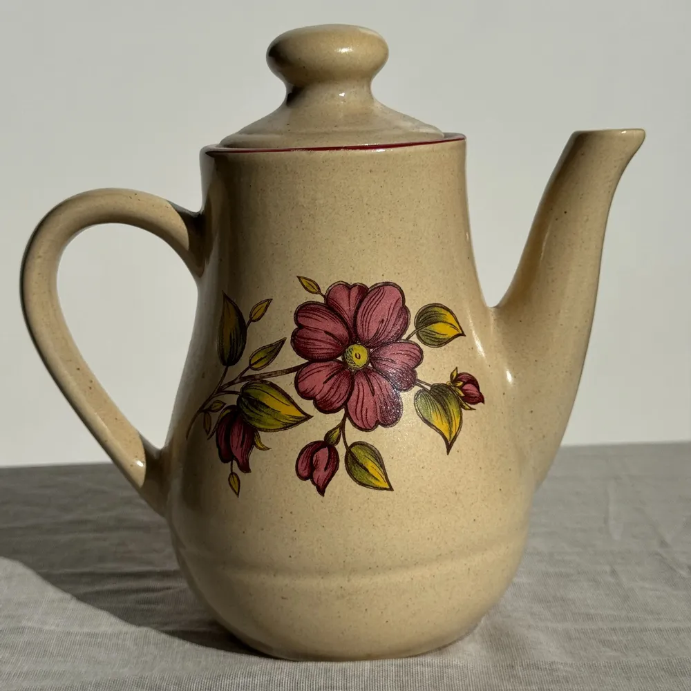 Accessoires thé et café - Théière en grès beige vintage à motif de fleurs roses H22 - OFFICE OBJETS