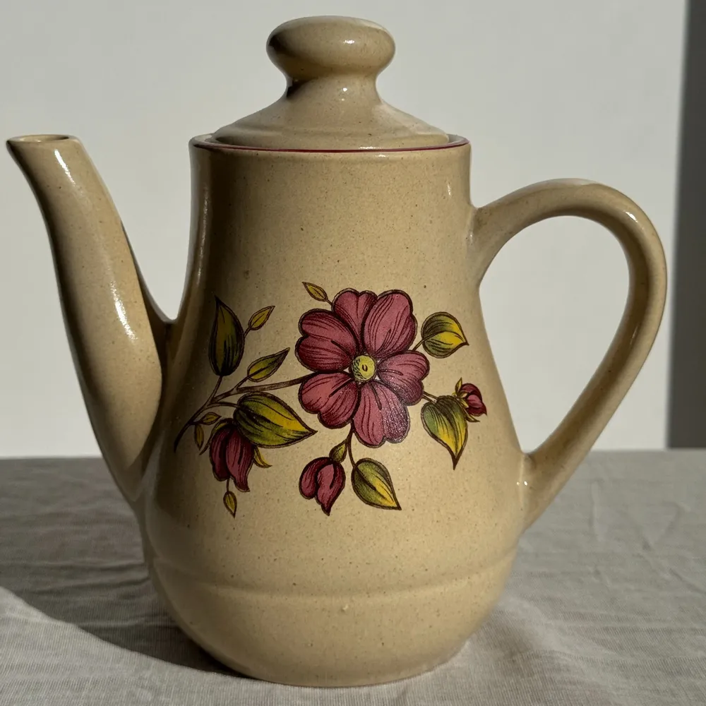 Accessoires thé et café - Théière en grès beige vintage à motif de fleurs roses H22 - OFFICE OBJETS
